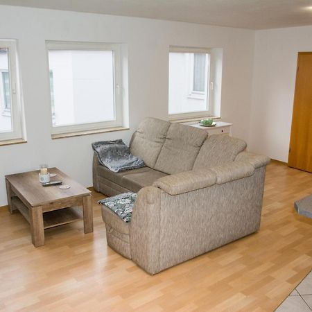 Schoene 2-Raum-Wohnung Im Zentrum Waltershausens Esterno foto