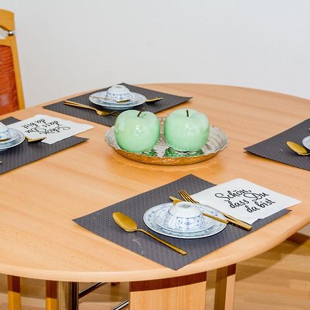 Schoene 2-Raum-Wohnung Im Zentrum Waltershausens Esterno foto
