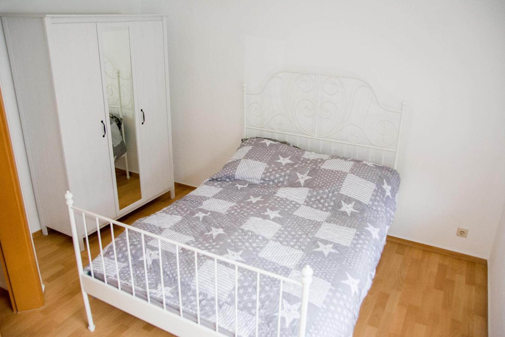 Schoene 2-Raum-Wohnung Im Zentrum Waltershausens Esterno foto