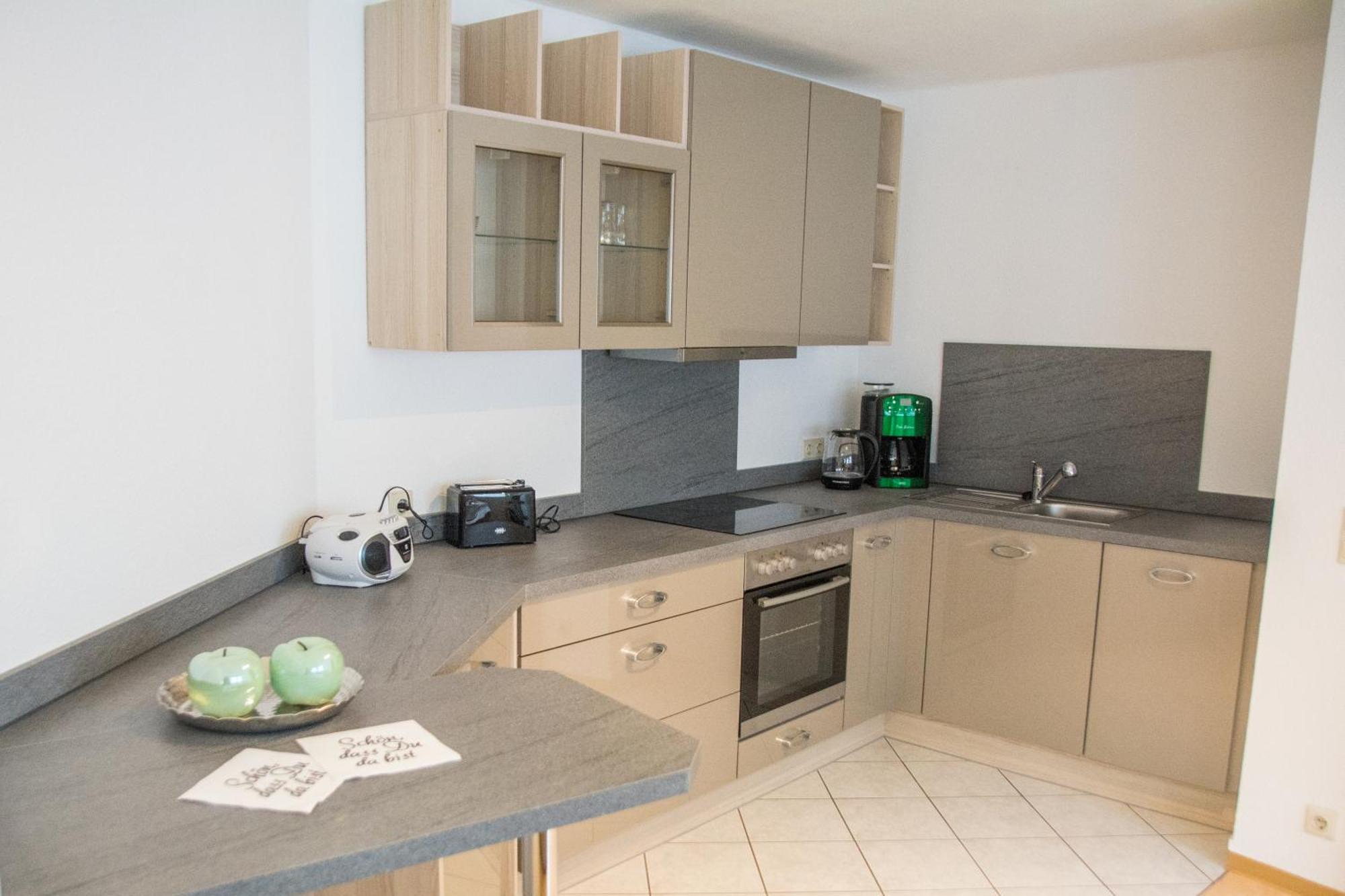 Schoene 2-Raum-Wohnung Im Zentrum Waltershausens Esterno foto