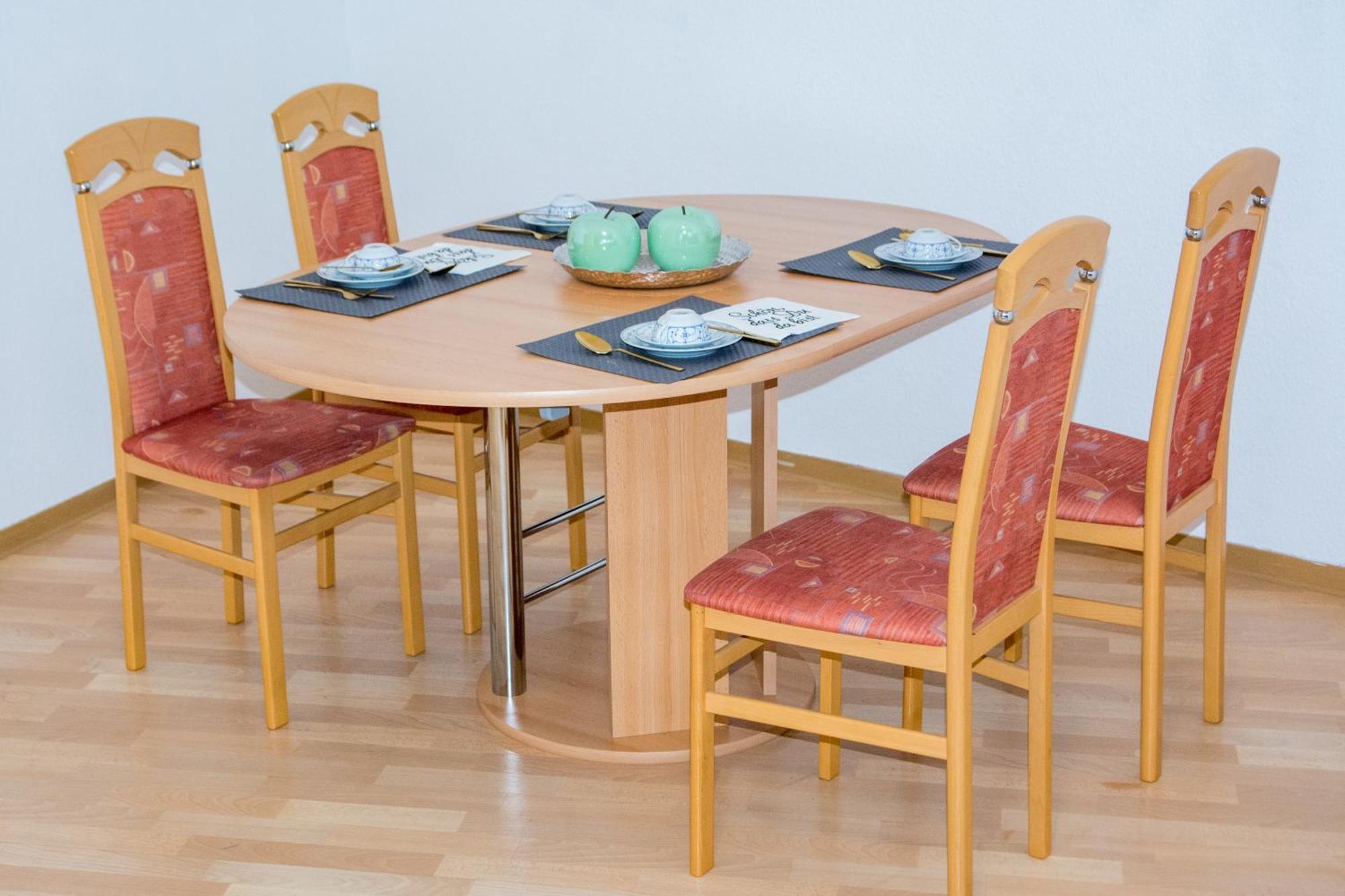Schoene 2-Raum-Wohnung Im Zentrum Waltershausens Esterno foto