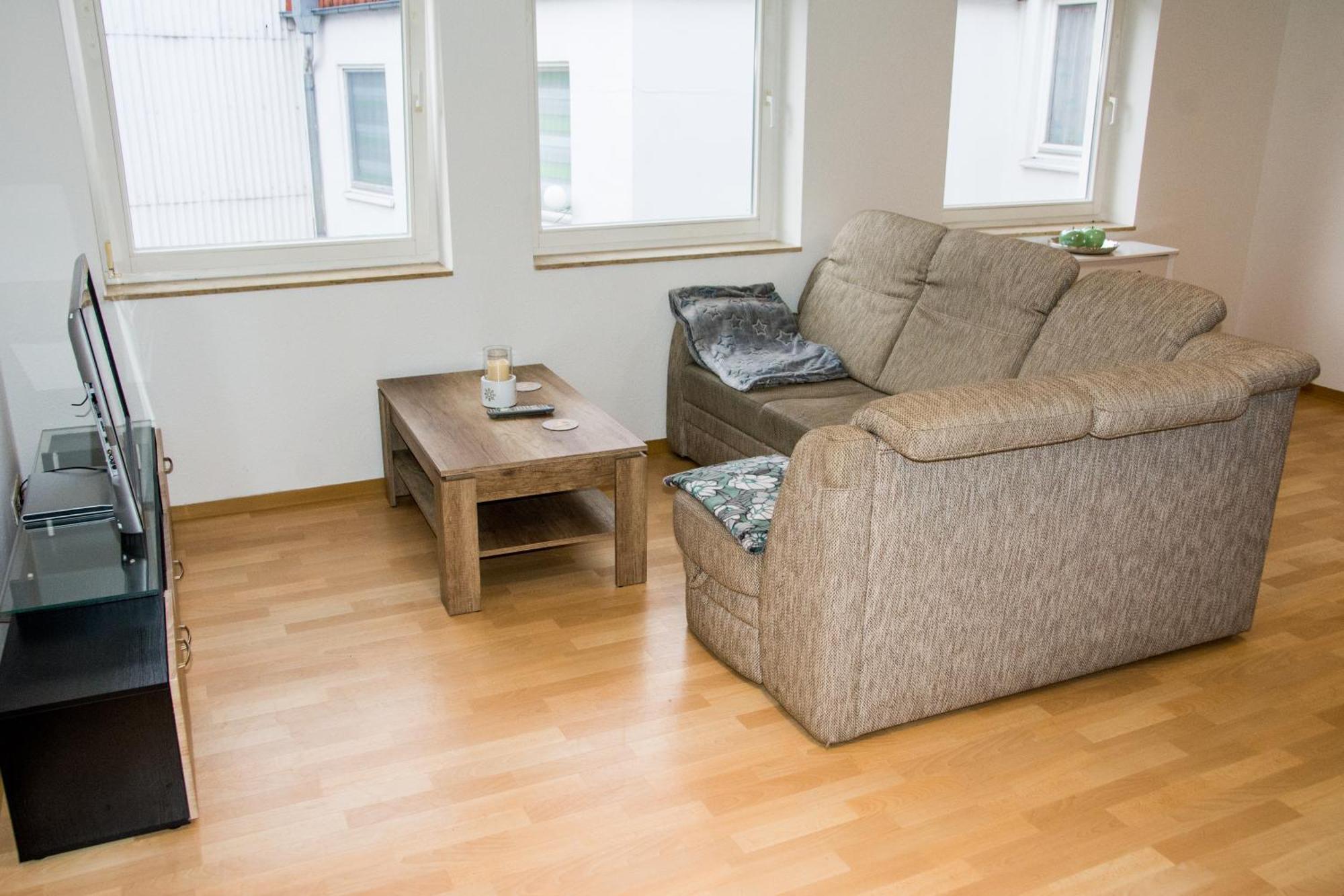 Schoene 2-Raum-Wohnung Im Zentrum Waltershausens Esterno foto